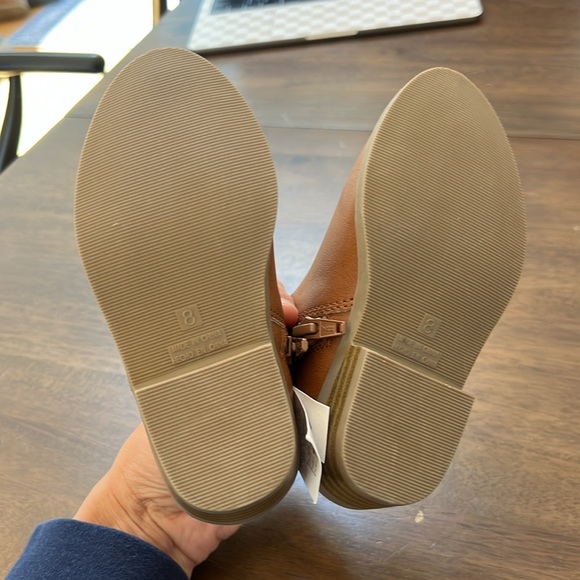 Old navy brown booties - toddler size 8 - Picture 4 of 6